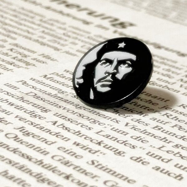 Pin "Che" [Schwarz / Silber]